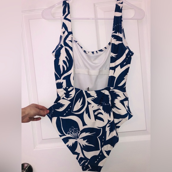 Madewell 1 piece bathing suit (M) - Picture 6 of 8